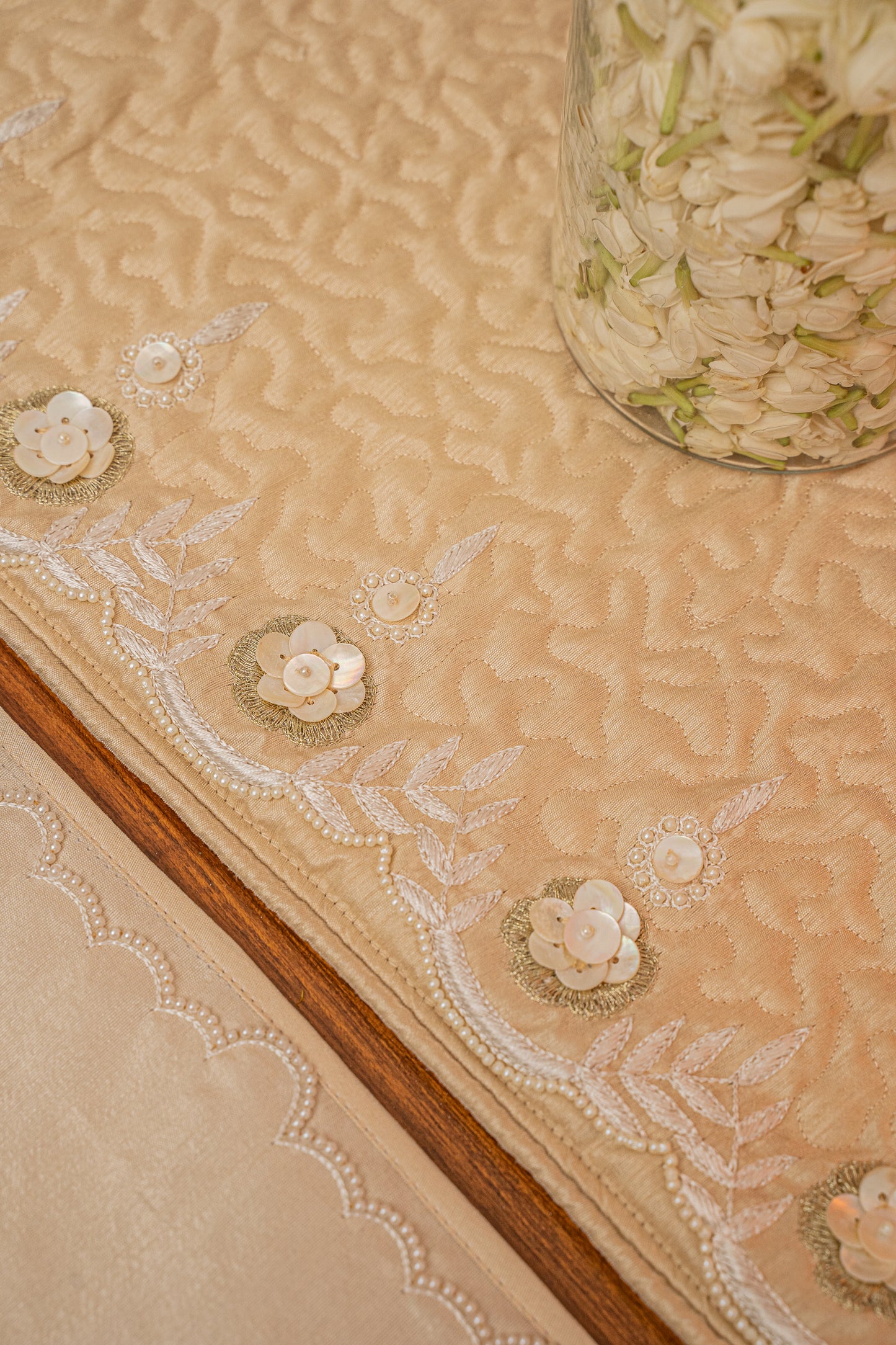 Mother of Pearls Runner Set