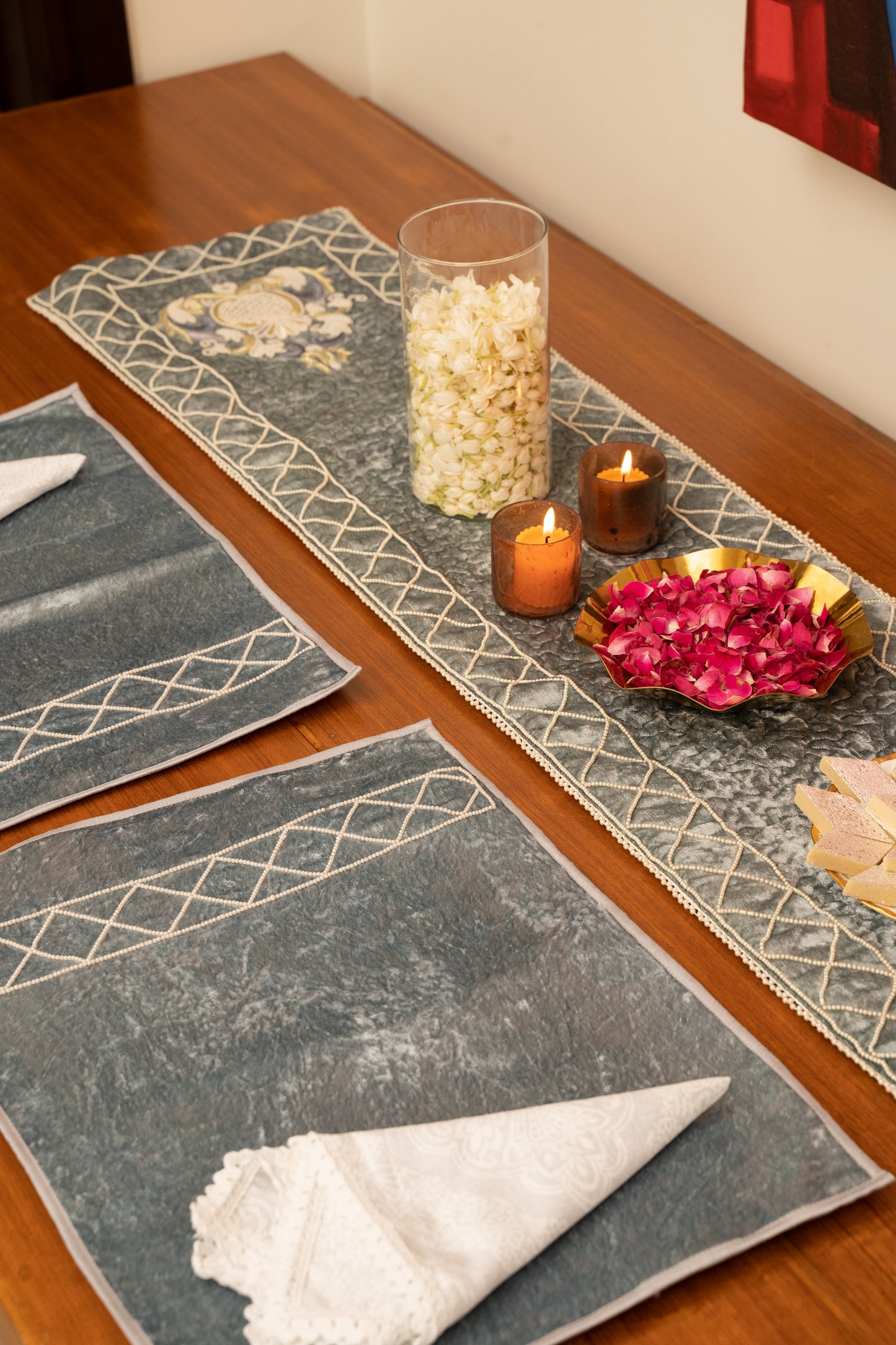 Silver Grey Pearl Runner Set