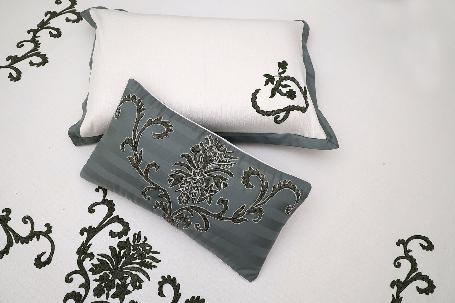 Ivory embroidered Jaquard Bedsheet