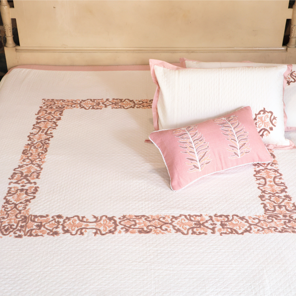 Ivory Tufted Bedspread Set