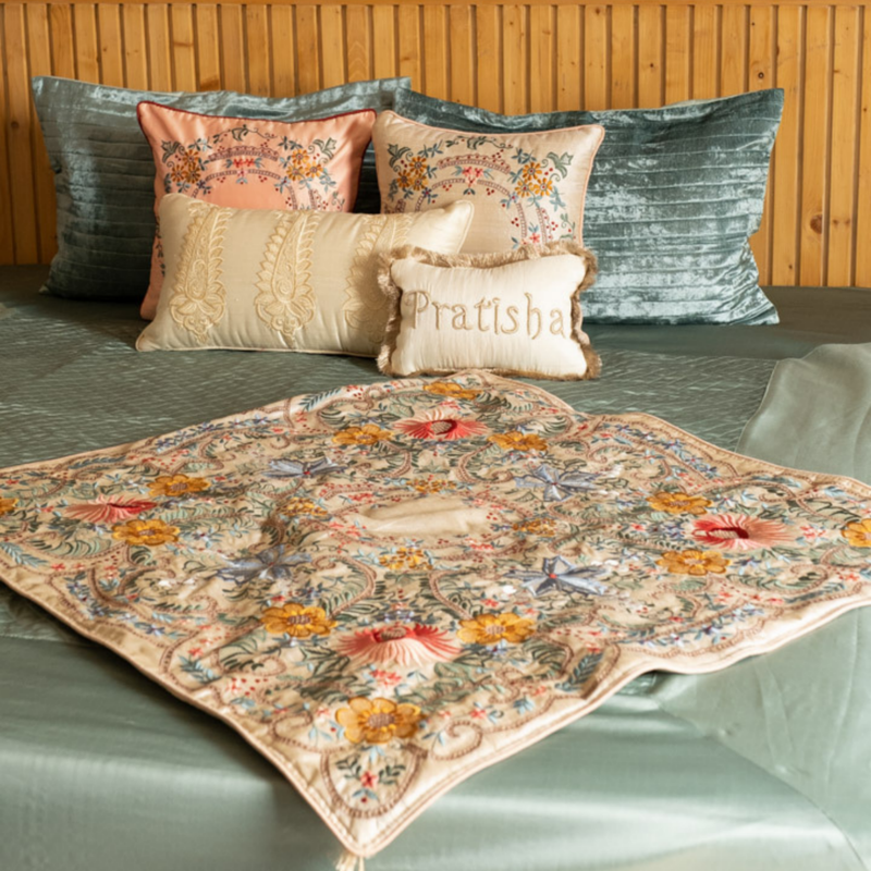 Gitti Embroidery Throw