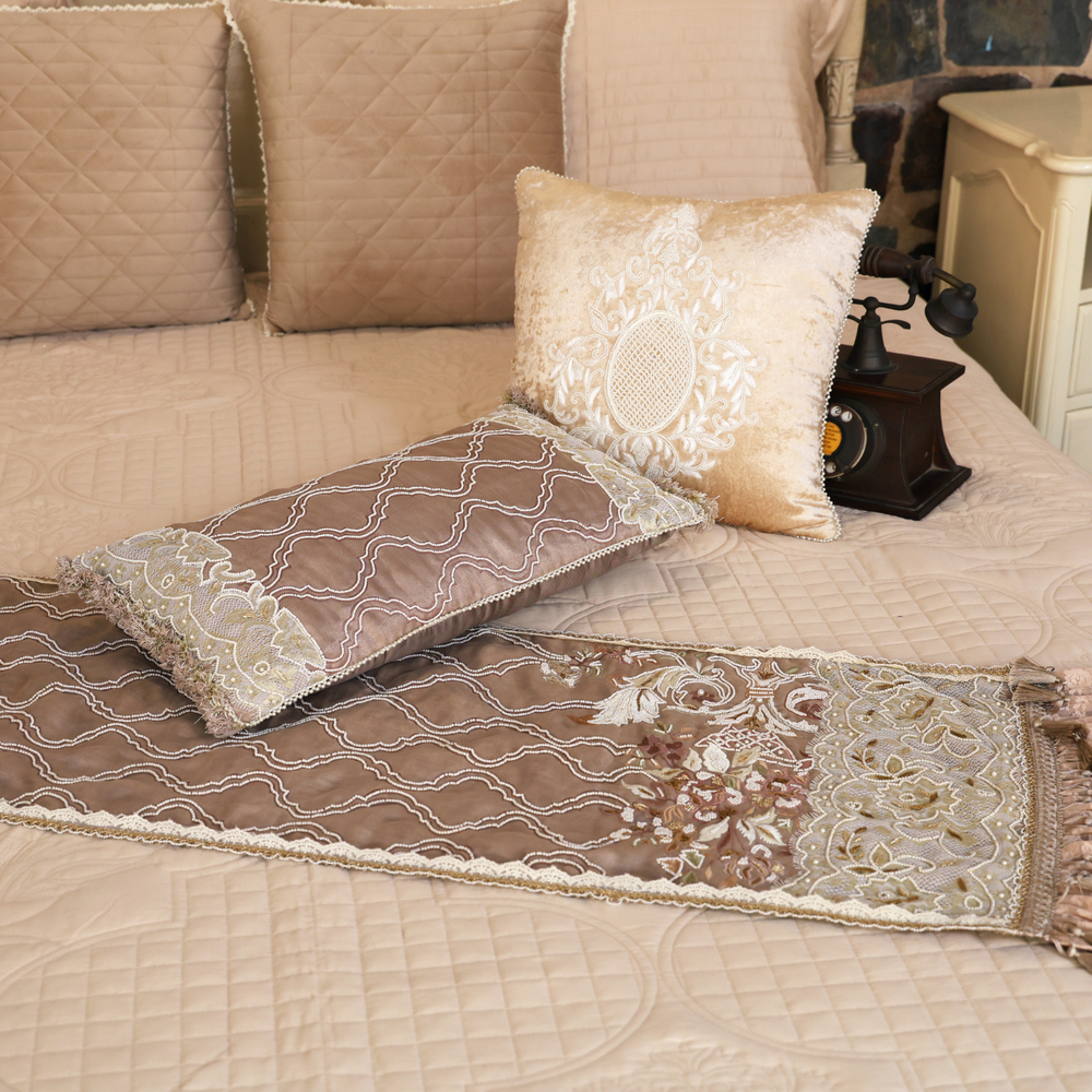 Petal Pearl Runner