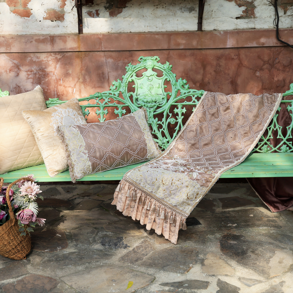 Petal Pearl Runner