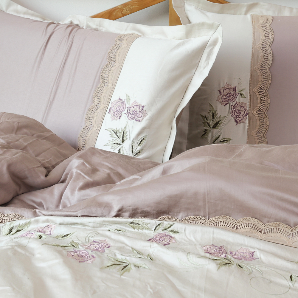 Rose & Lace Comforter Set (Light AC)