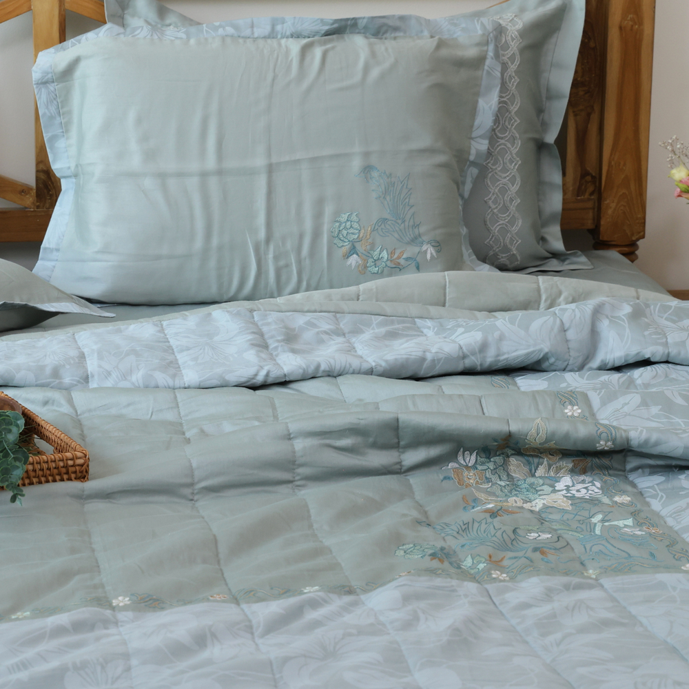 Soft Spring Comforter Set (Light AC)