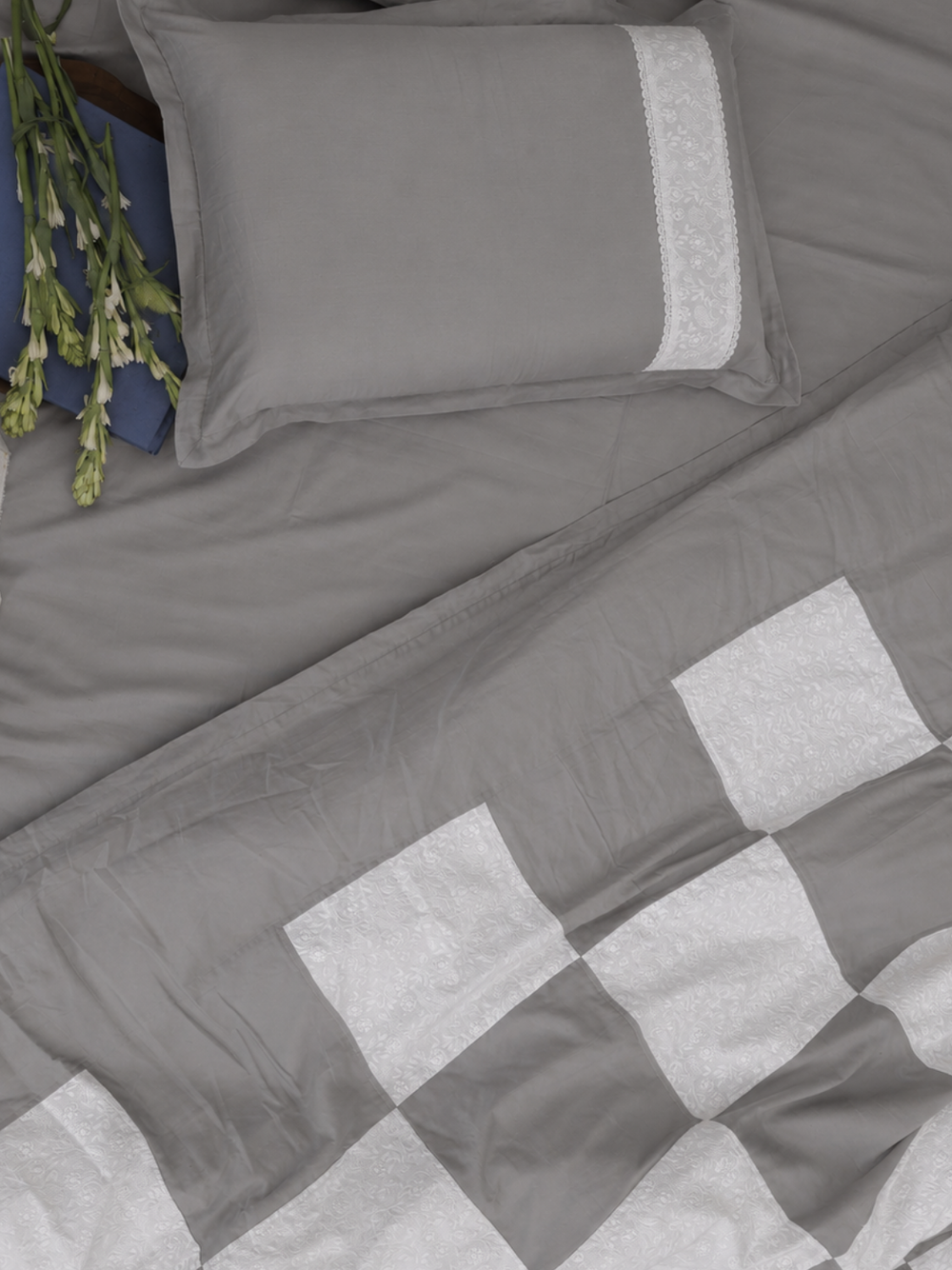 Chikankari Grid Comforter Set (Light AC)
