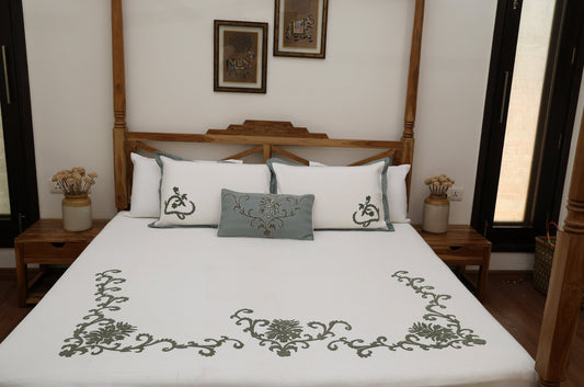 Ivory embroidered Jaquard Bedsheet