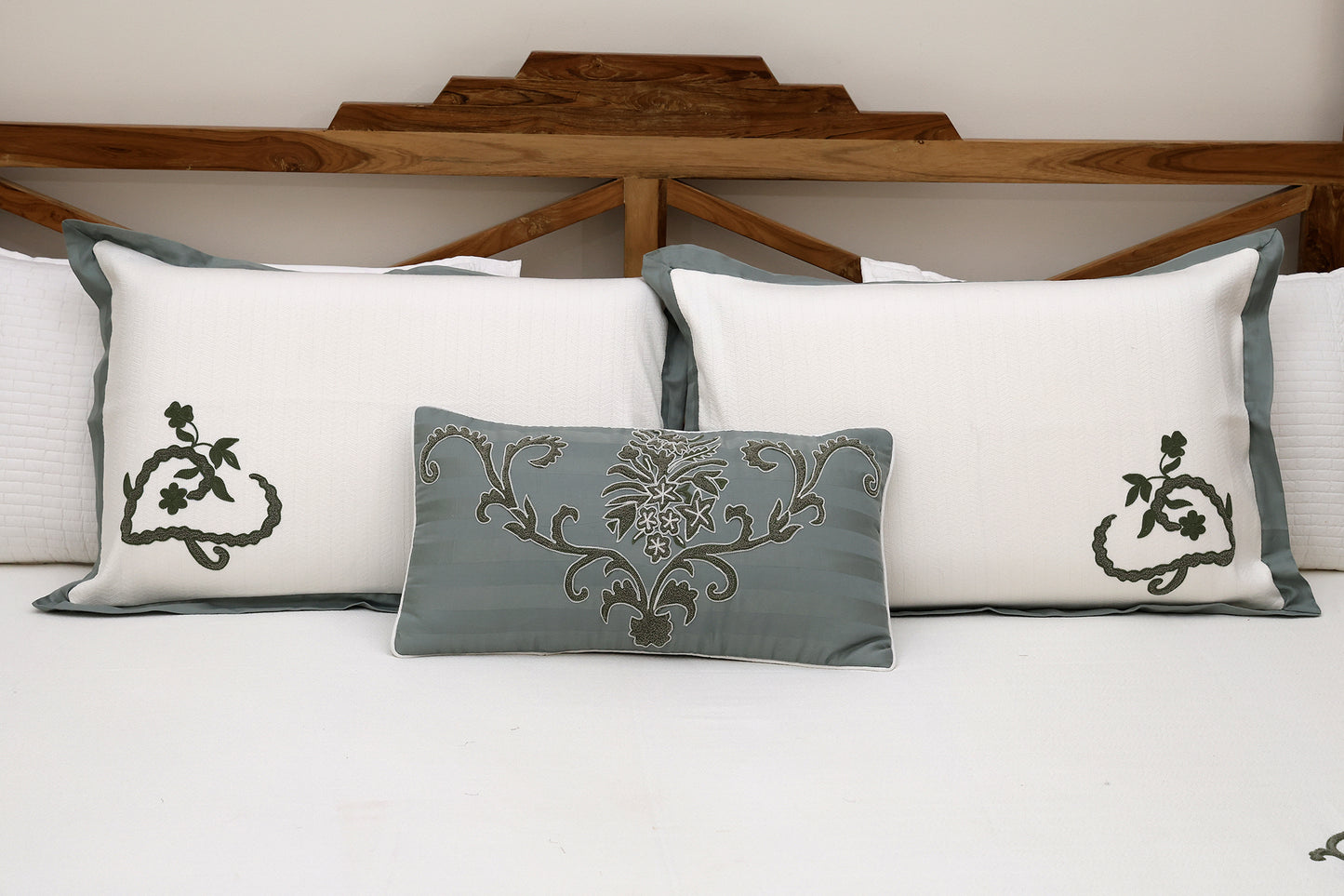 Ivory embroidered Jaquard Bedsheet