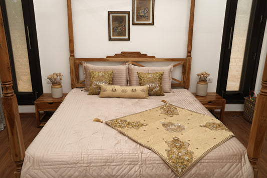 Cotvelvet Bedcover with Golden Throw Set