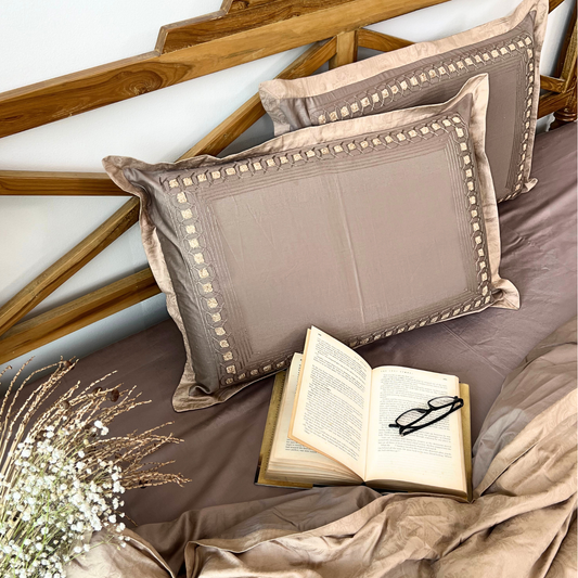 Aari Edge Comforter Set (Light AC)