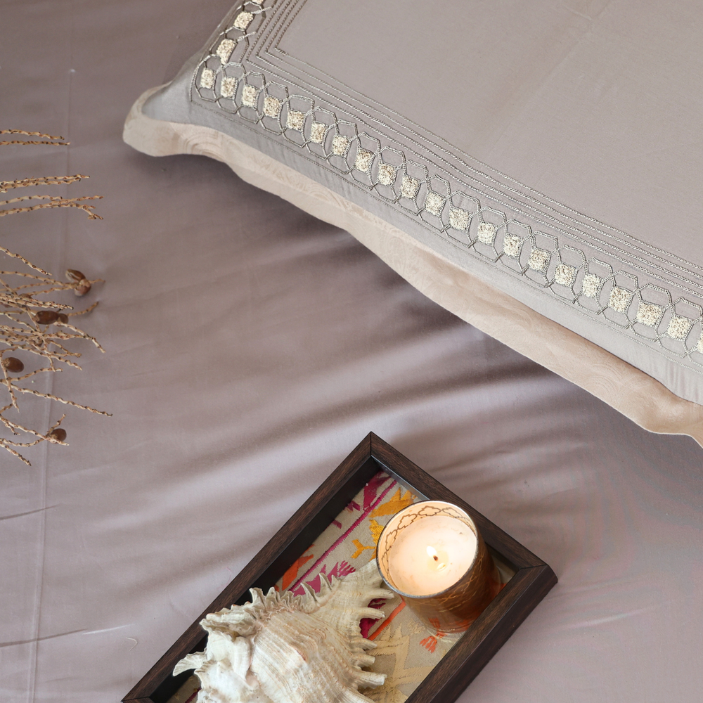 Aari Edge Comforter Set (Light AC)